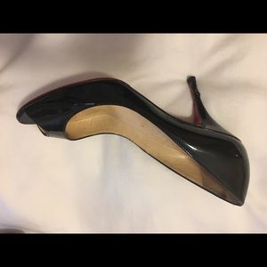 CL black patent leather pump size 8